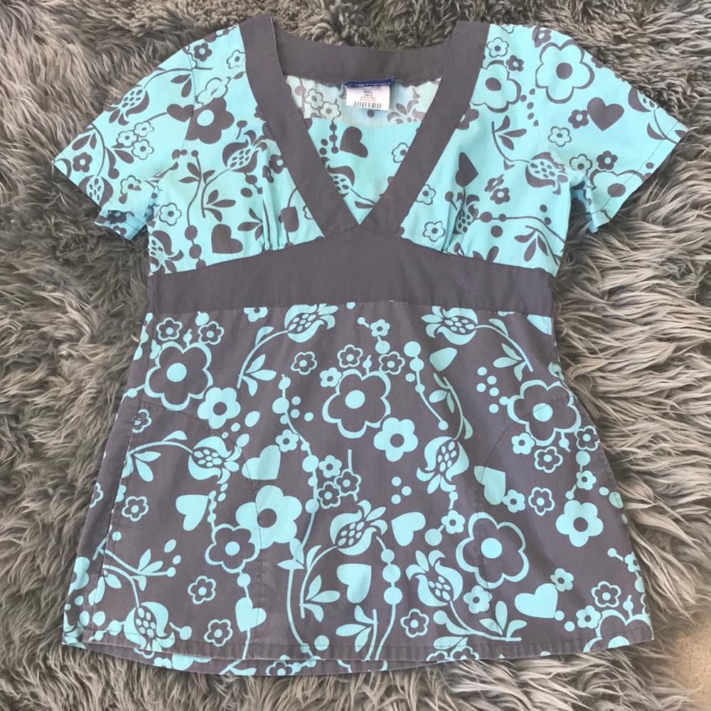 Landau Gray/Aqua XS Scrub Top - Super Cute!